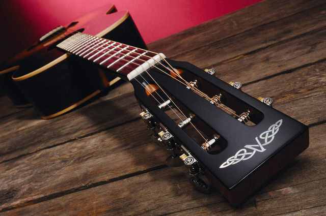 The S320A features a slot headstock. The S320A features a slot headstock.